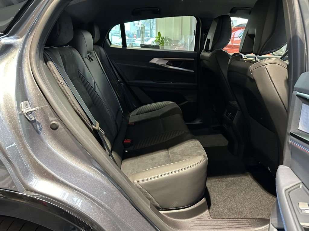 Fahrzeugbild eines Renault Rafale