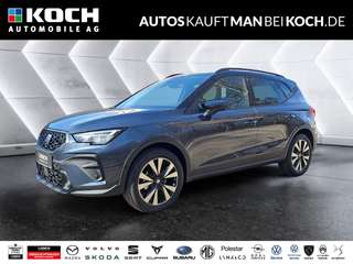 Schräge Frontansicht auf einen SEAT Arona , freigestellt