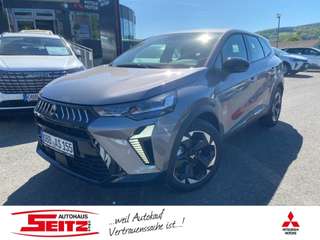 Schräge Frontansicht auf einen Mitsubishi Grandis , freigestellt