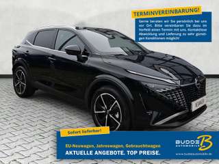 Schräge Frontansicht auf einen Nissan Qashqai , freigestellt