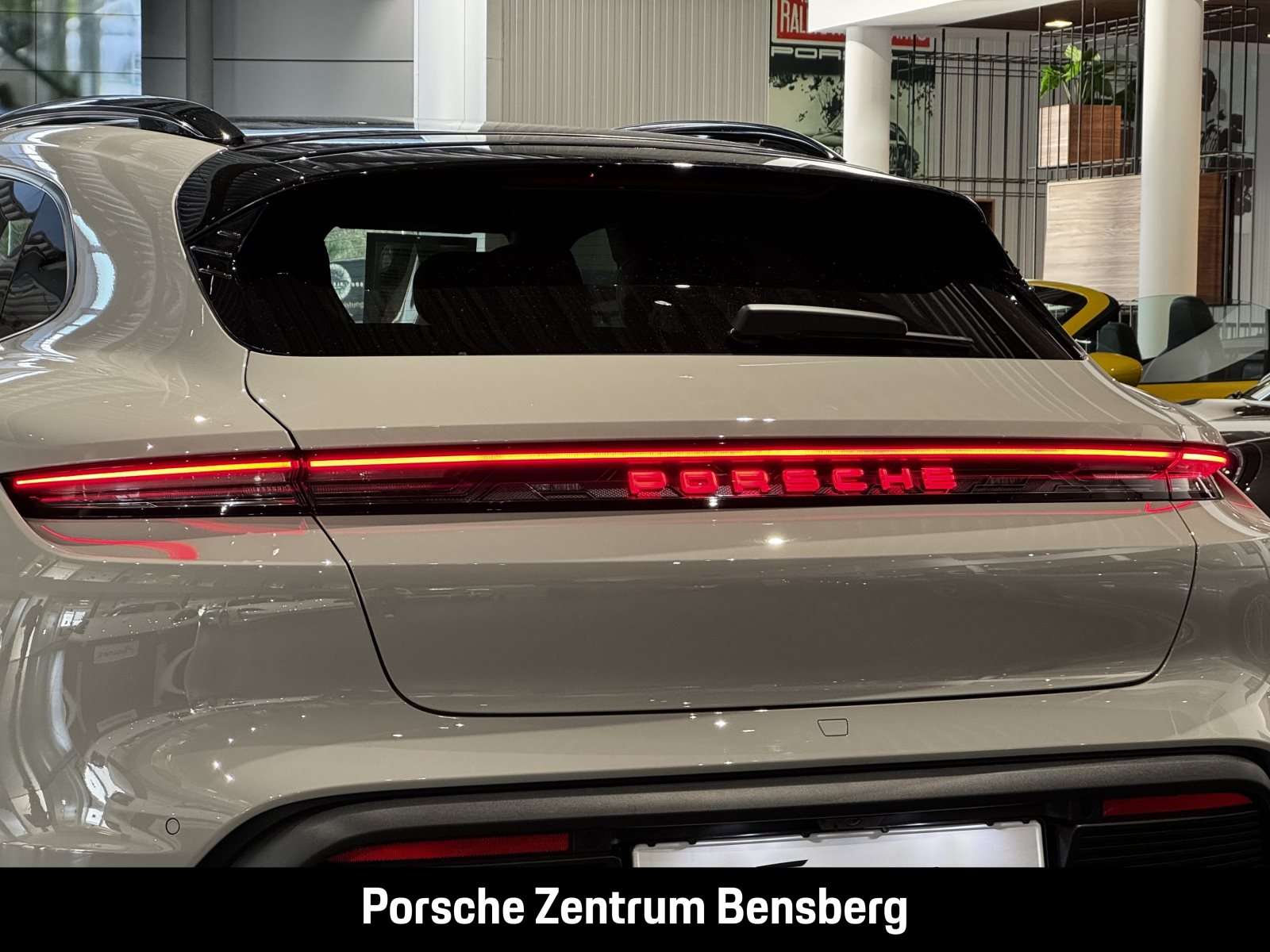 Fahrzeugbild eines Porsche Taycan