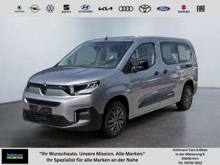 Schräge Frontansicht auf einen Citroën Berlingo , freigestellt
