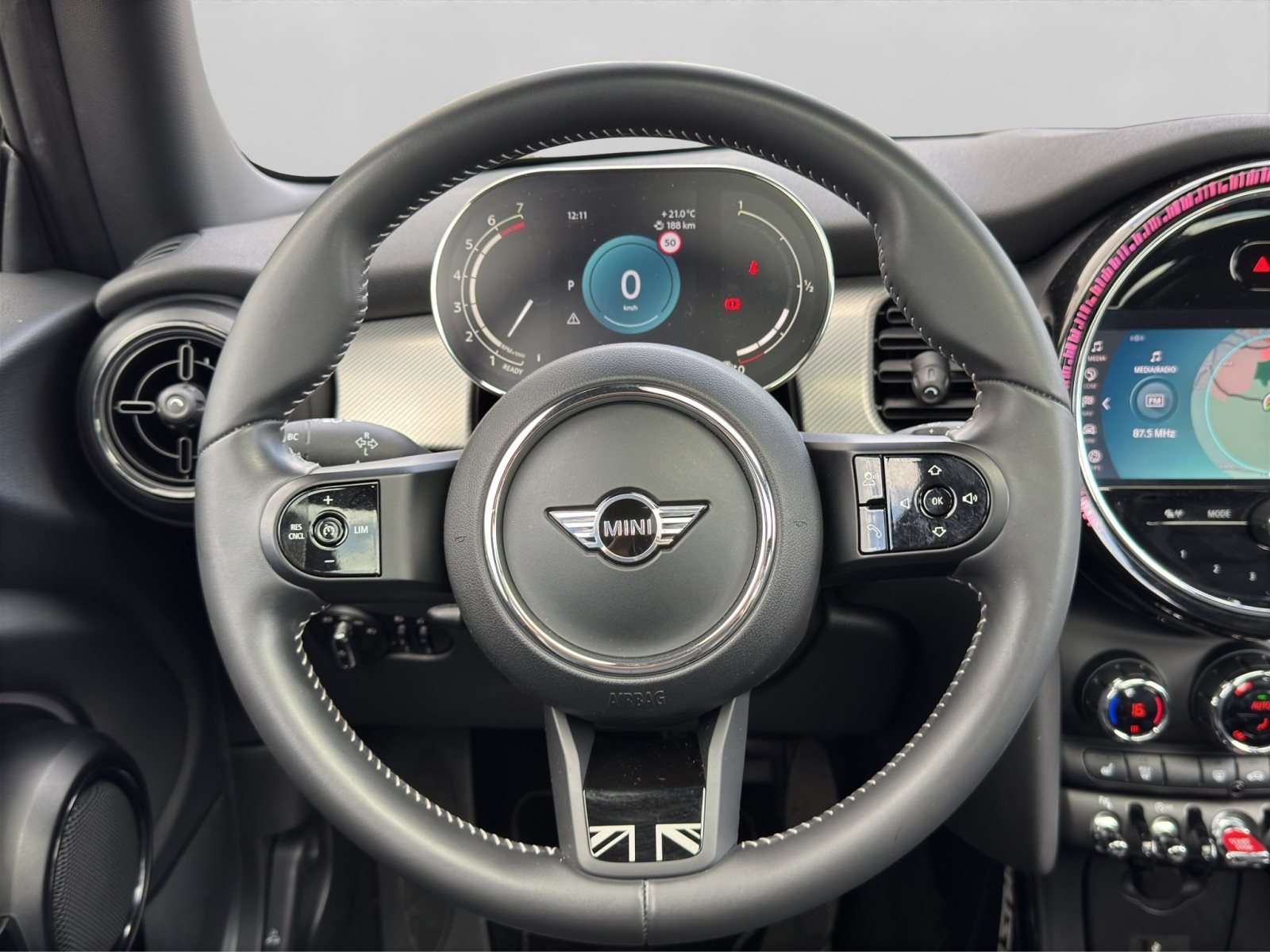 Fahrzeugbild eines MINI COOPER