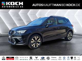 Schräge Frontansicht auf einen SEAT Arona , freigestellt