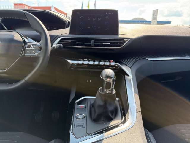 Fahrzeugbild eines Peugeot 5008