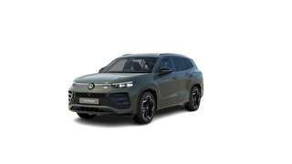 Schräge Frontansicht auf einen Volkswagen Tayron , freigestellt