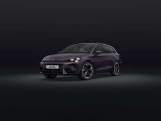 Schräge Frontansicht auf einen CUPRA Leon , freigestellt