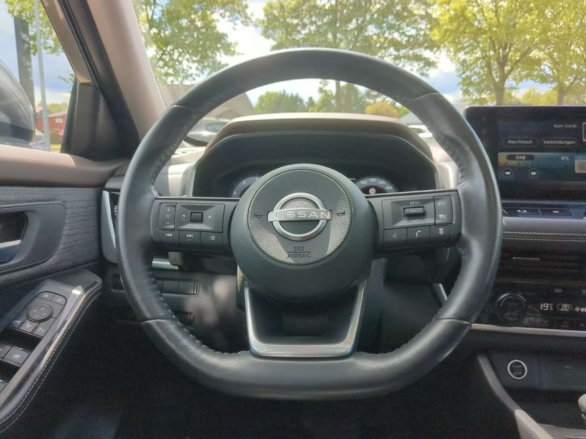 Fahrzeugbild eines Nissan X-TRAIL