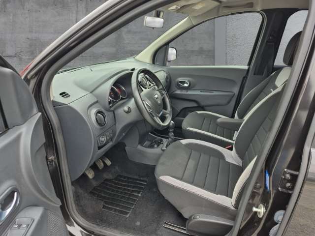 Fahrzeugbild eines Dacia Lodgy