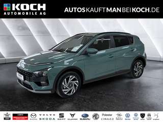 Schräge Frontansicht auf einen Hyundai Bayon , freigestellt