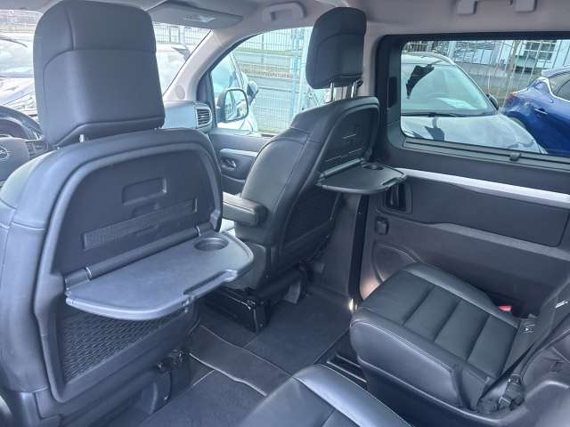 Fahrzeugbild eines Opel Zafira Life