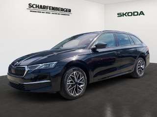 Schräge Frontansicht auf einen Skoda Octavia , freigestellt