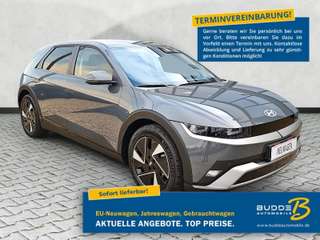 Schräge Frontansicht auf einen Hyundai IONIQ 5 , freigestellt