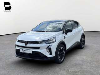 Schräge Frontansicht auf einen Renault Captur , freigestellt