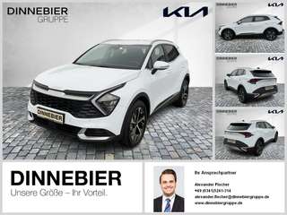 Schräge Frontansicht auf einen Kia Sportage , freigestellt