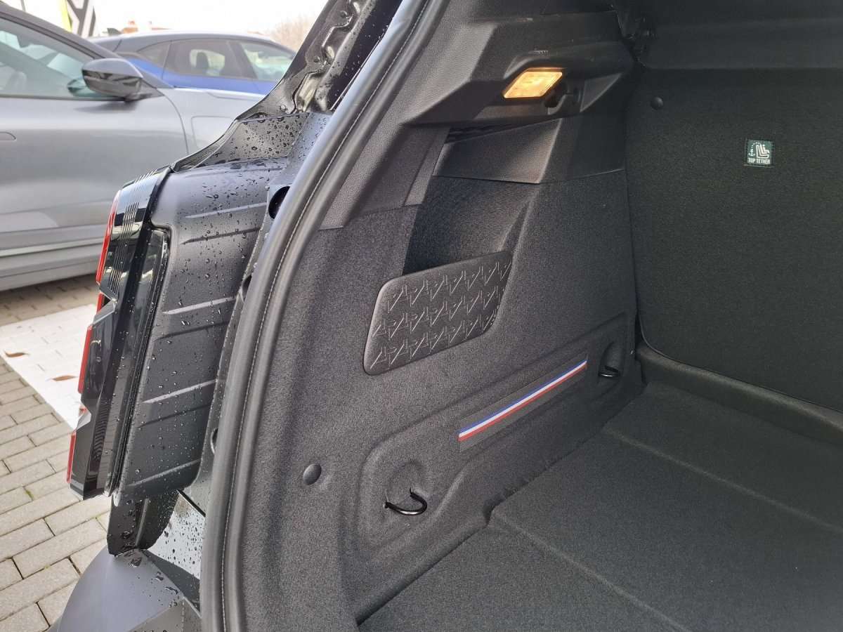 Fahrzeugbild eines Renault 4 E-TECH