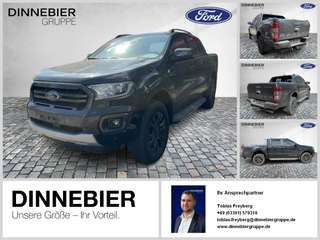 Schräge Frontansicht auf einen Ford Ranger , freigestellt
