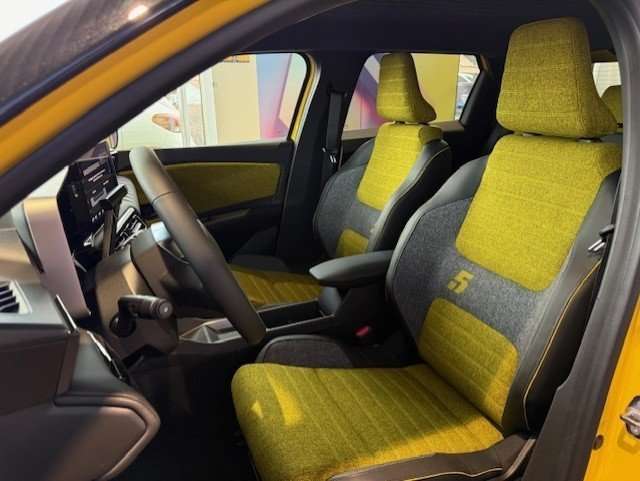 Fahrzeugbild eines Renault 5 E-TECH