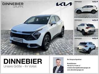 Schräge Frontansicht auf einen Kia Sportage , freigestellt