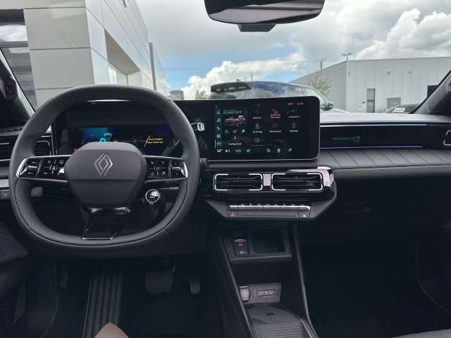 Fahrzeugbild eines Renault 4 E-TECH