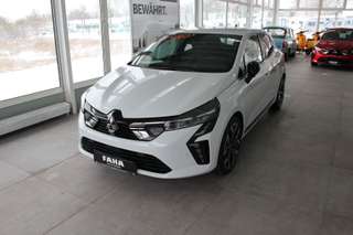 Schräge Frontansicht auf einen Mitsubishi Colt , freigestellt