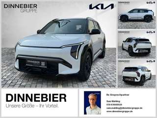 Schräge Frontansicht auf einen Kia EV3 , freigestellt