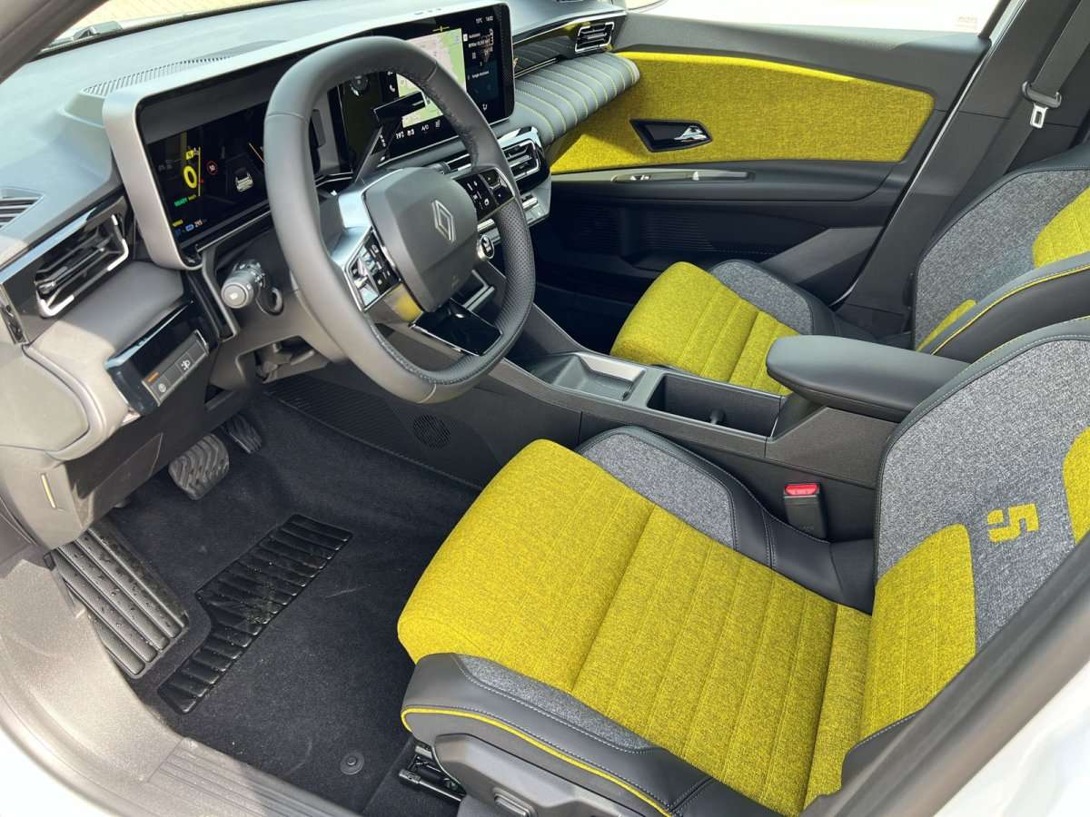 Fahrzeugbild eines Renault 5 E-TECH