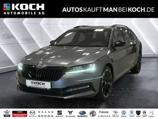 Schräge Frontansicht auf einen Skoda Superb , freigestellt