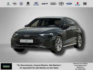 Schräge Frontansicht auf einen Audi A3 , freigestellt