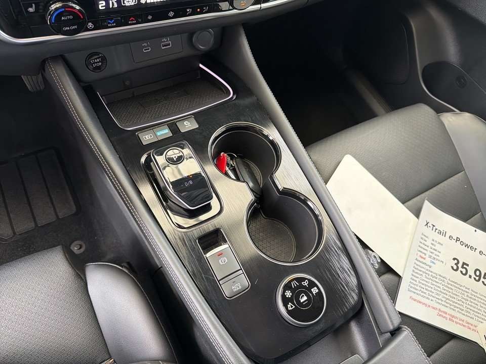 Fahrzeugbild eines Nissan X-TRAIL