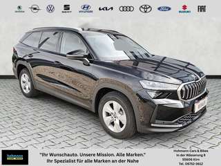 Schräge Frontansicht auf einen Skoda Kodiaq , freigestellt