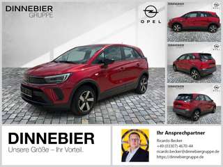 Schräge Frontansicht auf einen Opel Crossland X , freigestellt