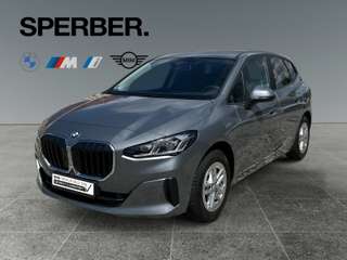 Schräge Frontansicht auf einen BMW 2er-Reihe , freigestellt