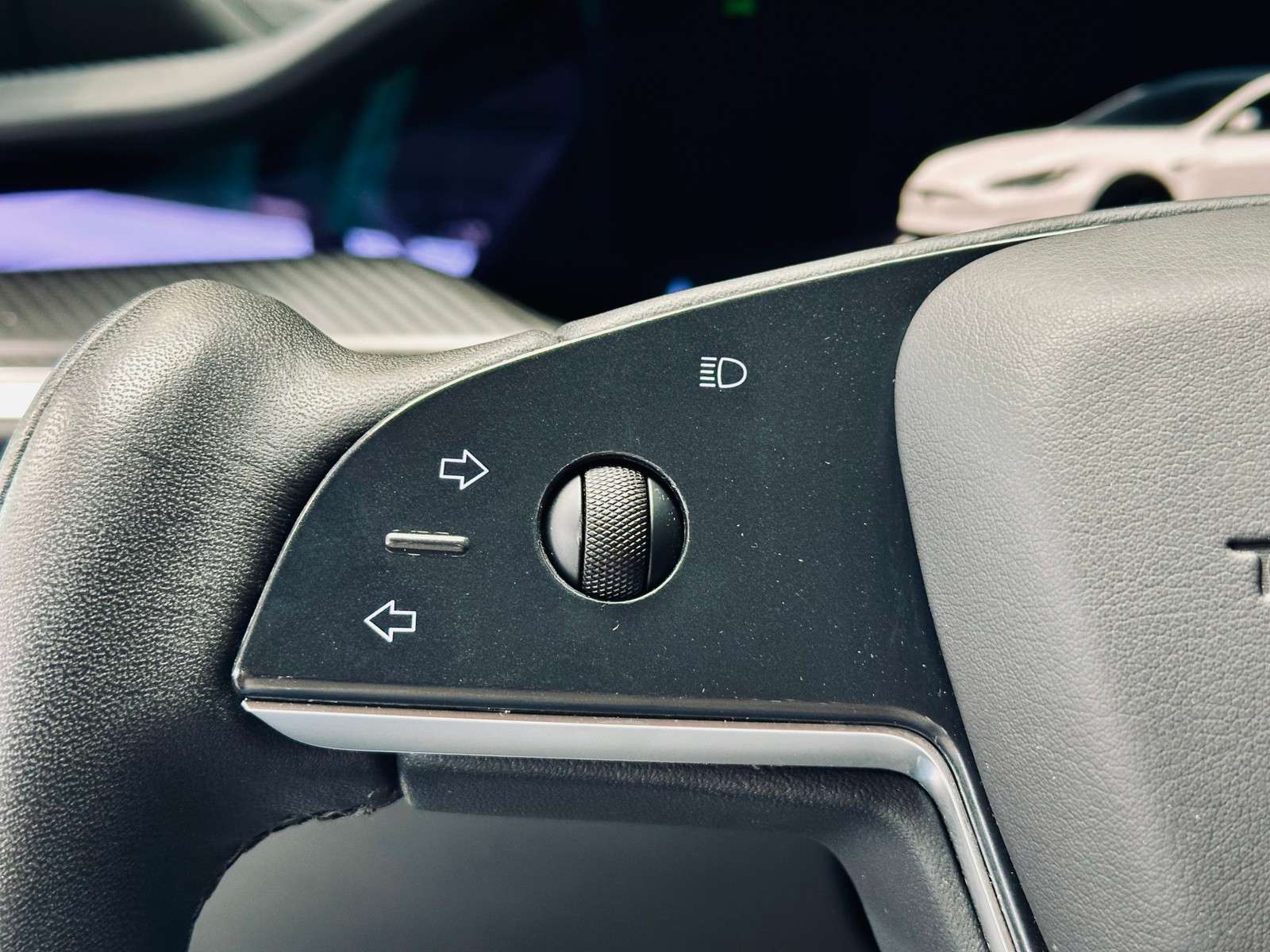 Fahrzeugbild eines TESLA Model S