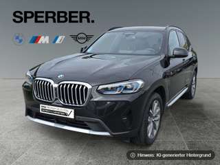 Schräge Frontansicht auf einen BMW X3 , freigestellt