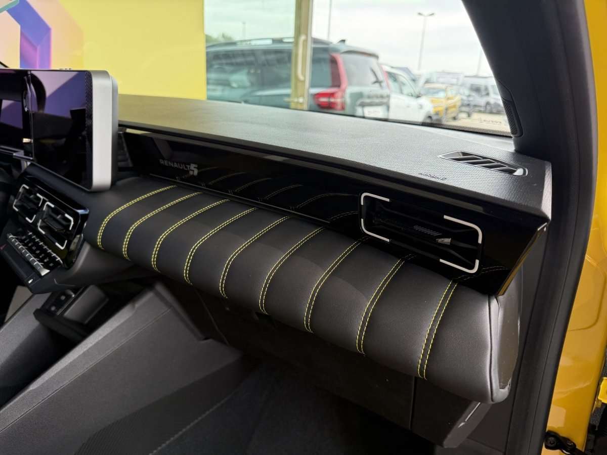 Fahrzeugbild eines Renault 5 E-TECH