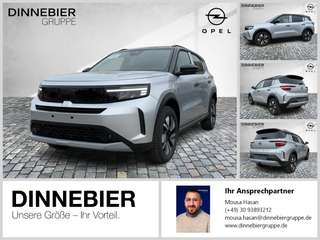 Schräge Frontansicht auf einen Opel Frontera , freigestellt