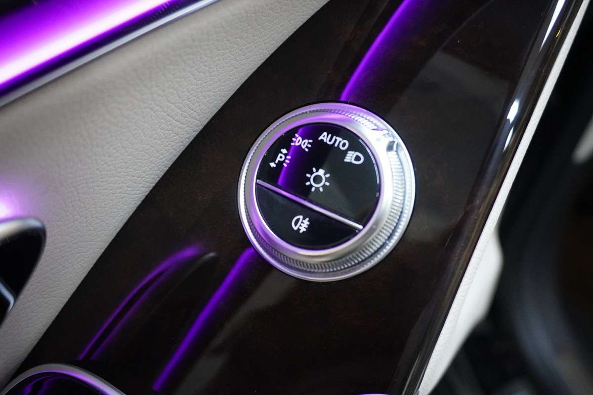 Fahrzeugbild eines Mercedes-Benz S-Klasse