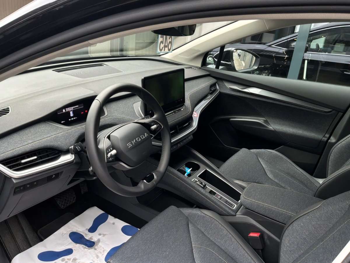 Fahrzeugbild eines Skoda ELROQ