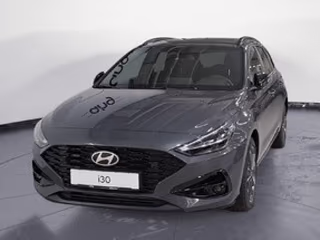 Schräge Frontansicht auf einen Hyundai i30 , freigestellt