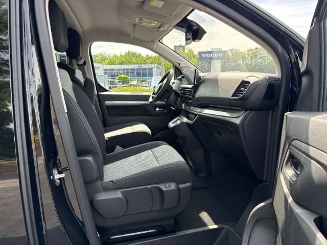 Fahrzeugbild eines Peugeot Traveller