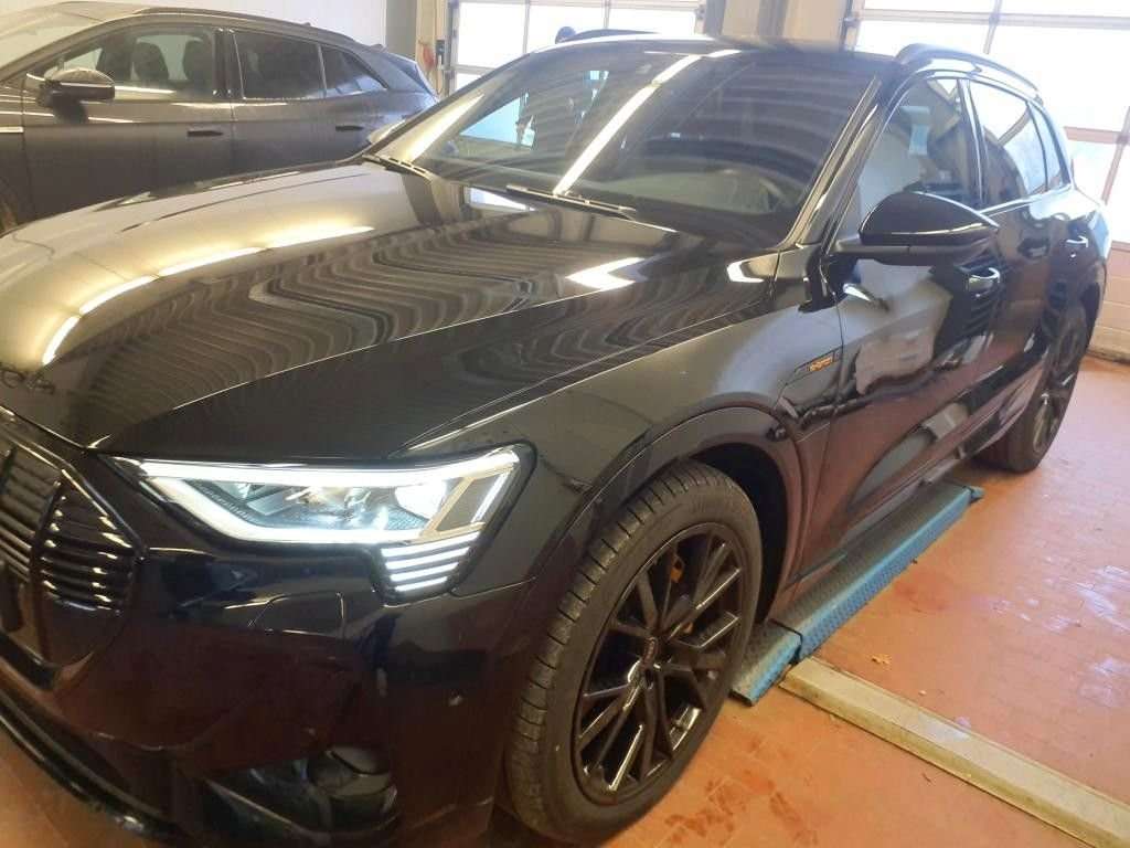 Fahrzeugbild eines Audi e-tron