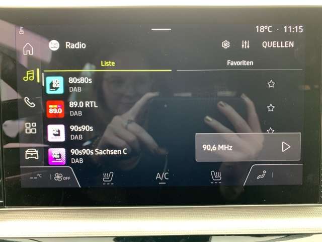Fahrzeugbild eines Renault 4 E-TECH