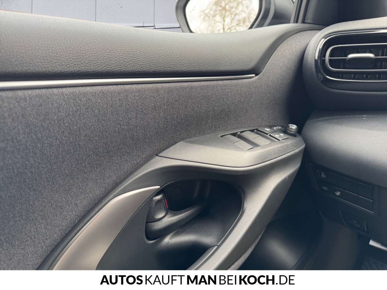 Fahrzeugbild eines Mazda Mazda2 Hybrid