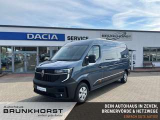 Schräge Frontansicht auf einen Renault Master , freigestellt