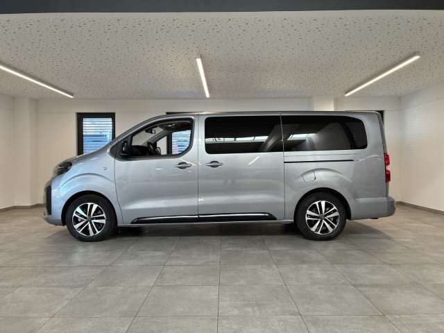 Fahrzeugbild eines Peugeot Traveller