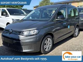 Schräge Frontansicht auf einen Volkswagen Caddy , freigestellt