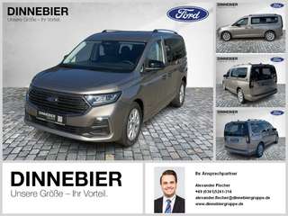 Schräge Frontansicht auf einen Ford Grand Tourneo , freigestellt