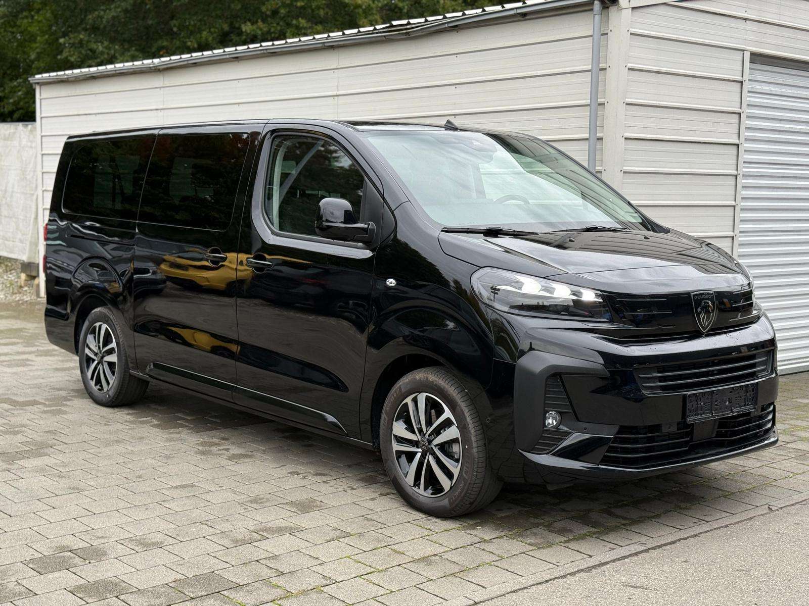 Fahrzeugbild eines Peugeot Traveller