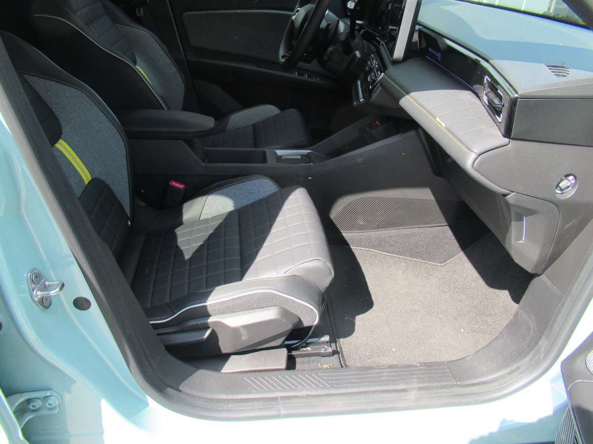 Fahrzeugbild eines Renault 4 E-TECH